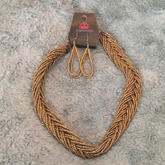 NWT beautiful costume jewelry